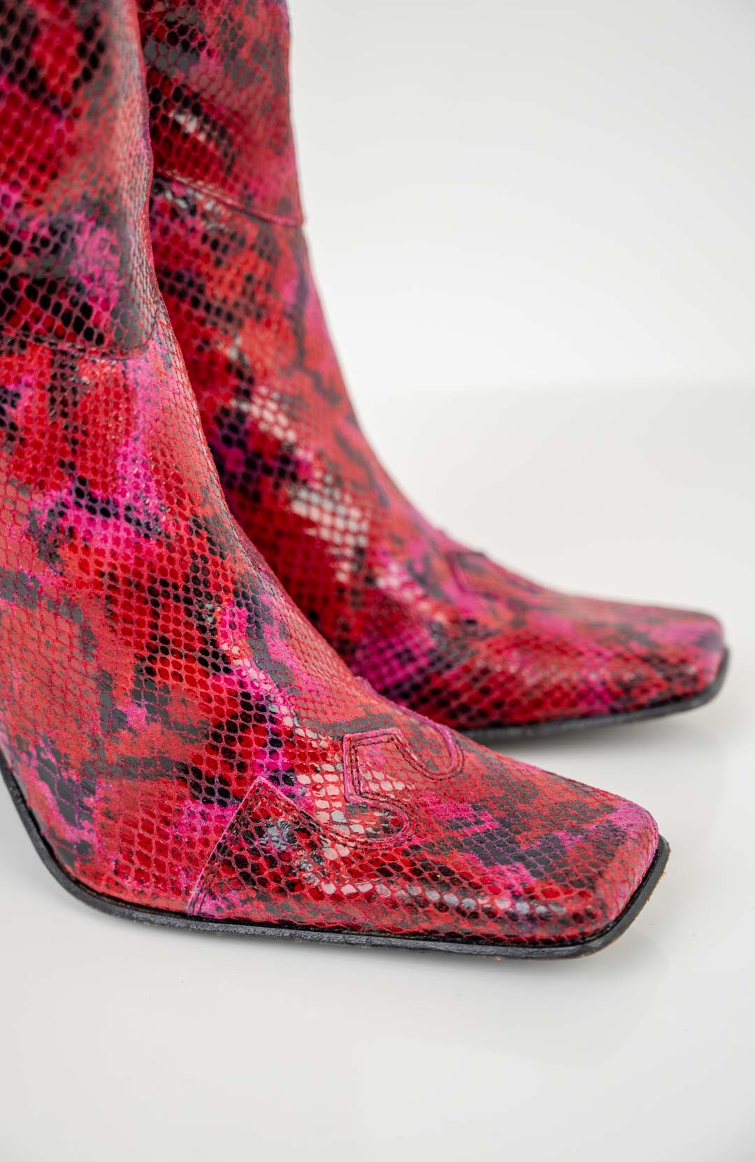 Hibiscus Leather Serpentine Boots (37)