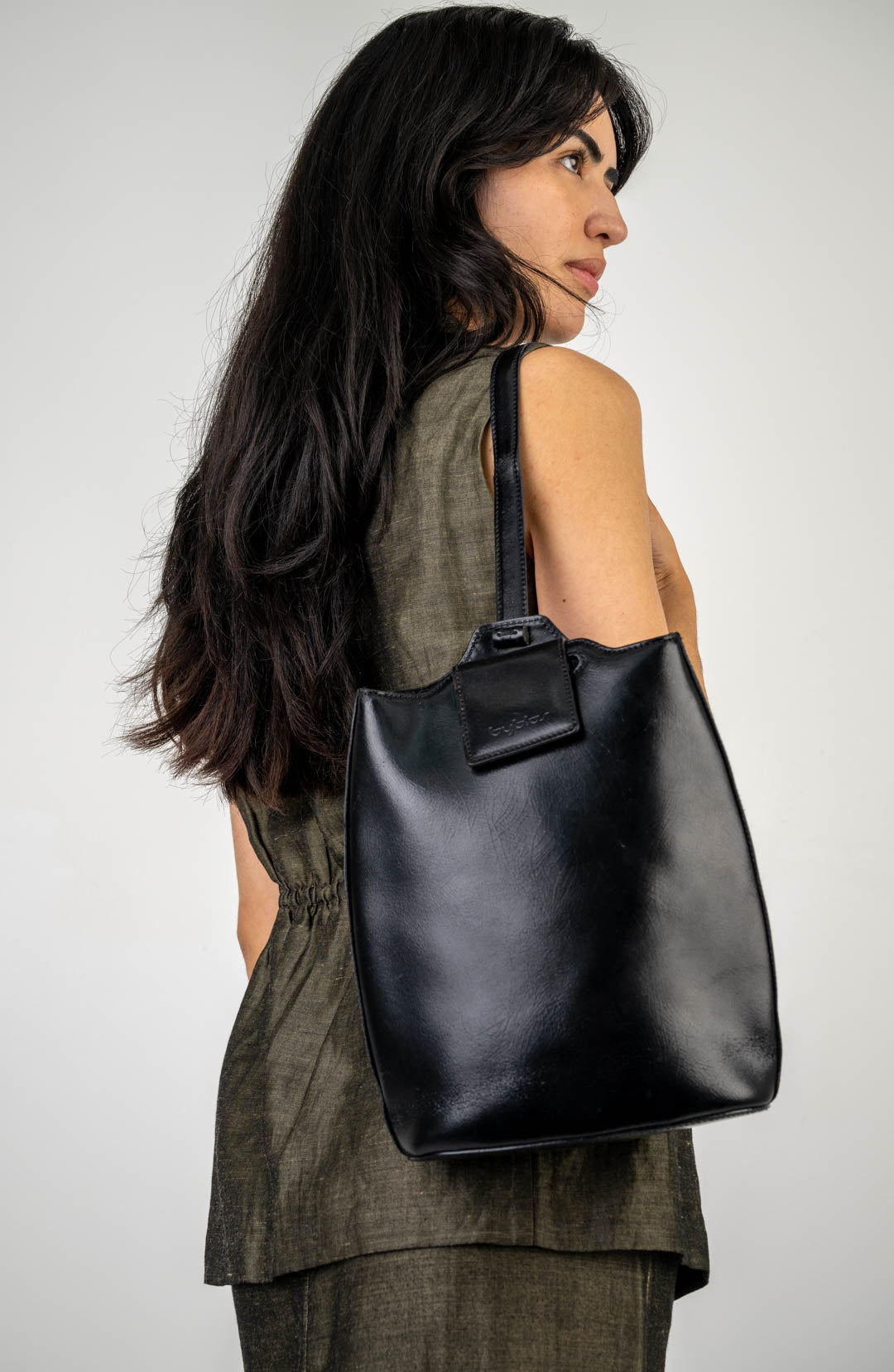 Byblos Leather Shoulder Pack