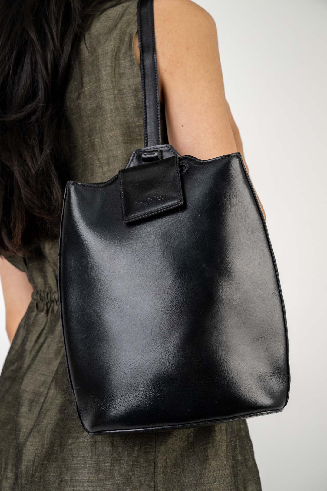 Byblos Leather Shoulder Pack