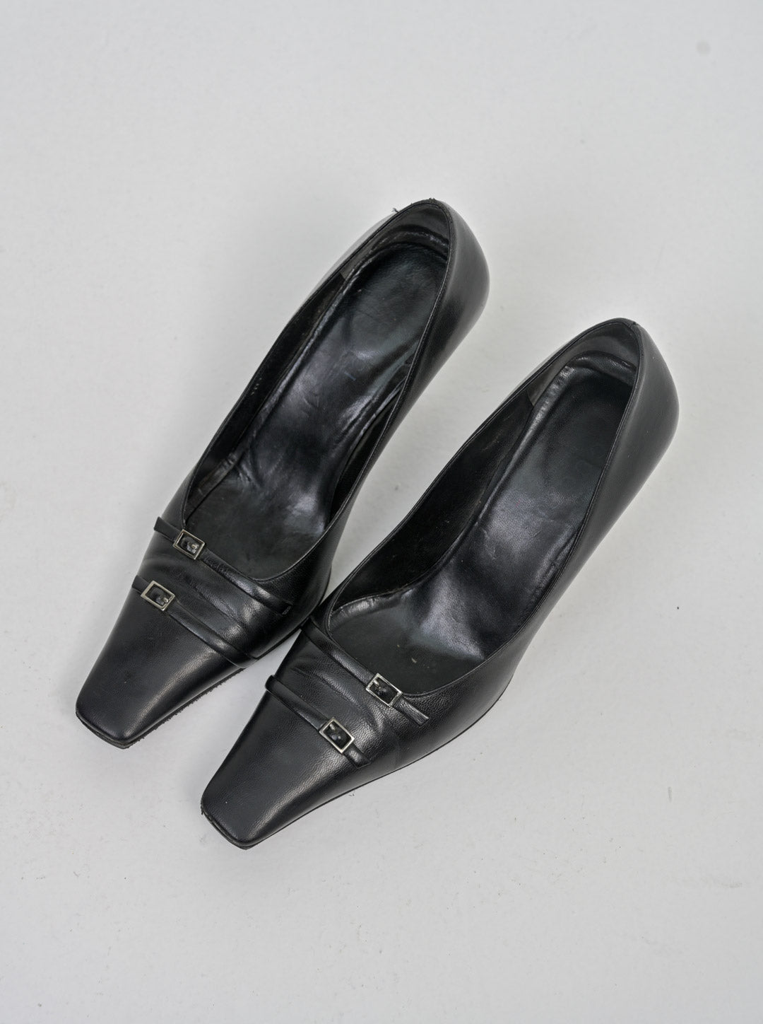 Gucci Leather Buckle Pumps (38.5)
