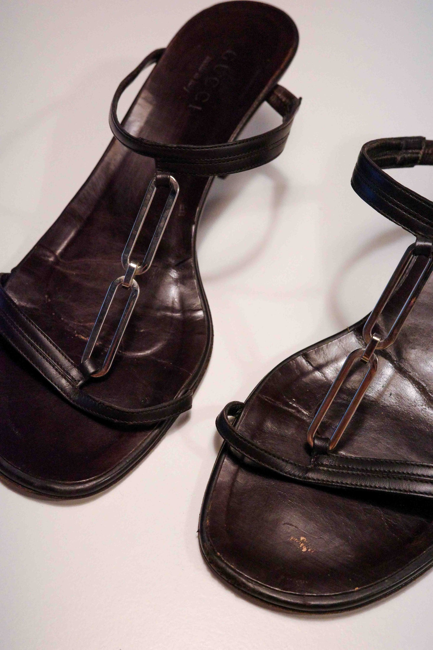 Gucci Mahogany Link Leather Sandals | 40