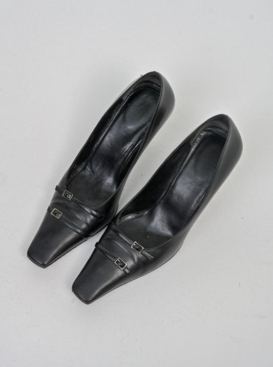 Gucci Leather Buckle Pumps (38.5)